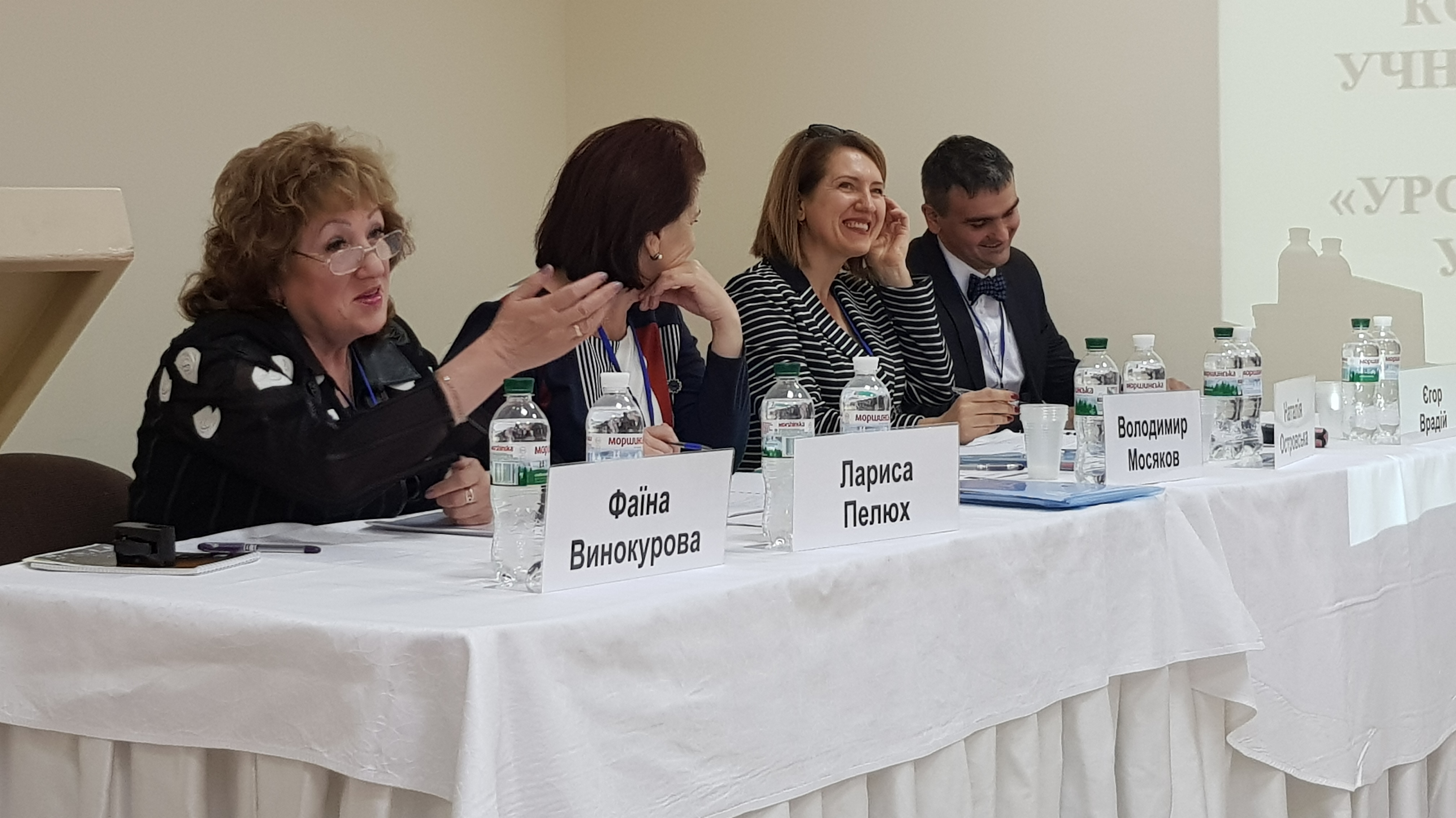 Журі конкурсу за роботою.